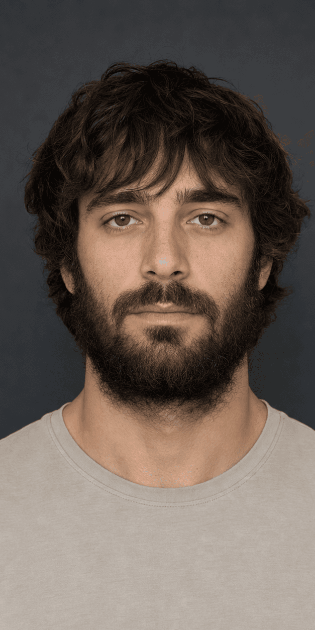 Avant : coupe et barbe qui ferment le visage